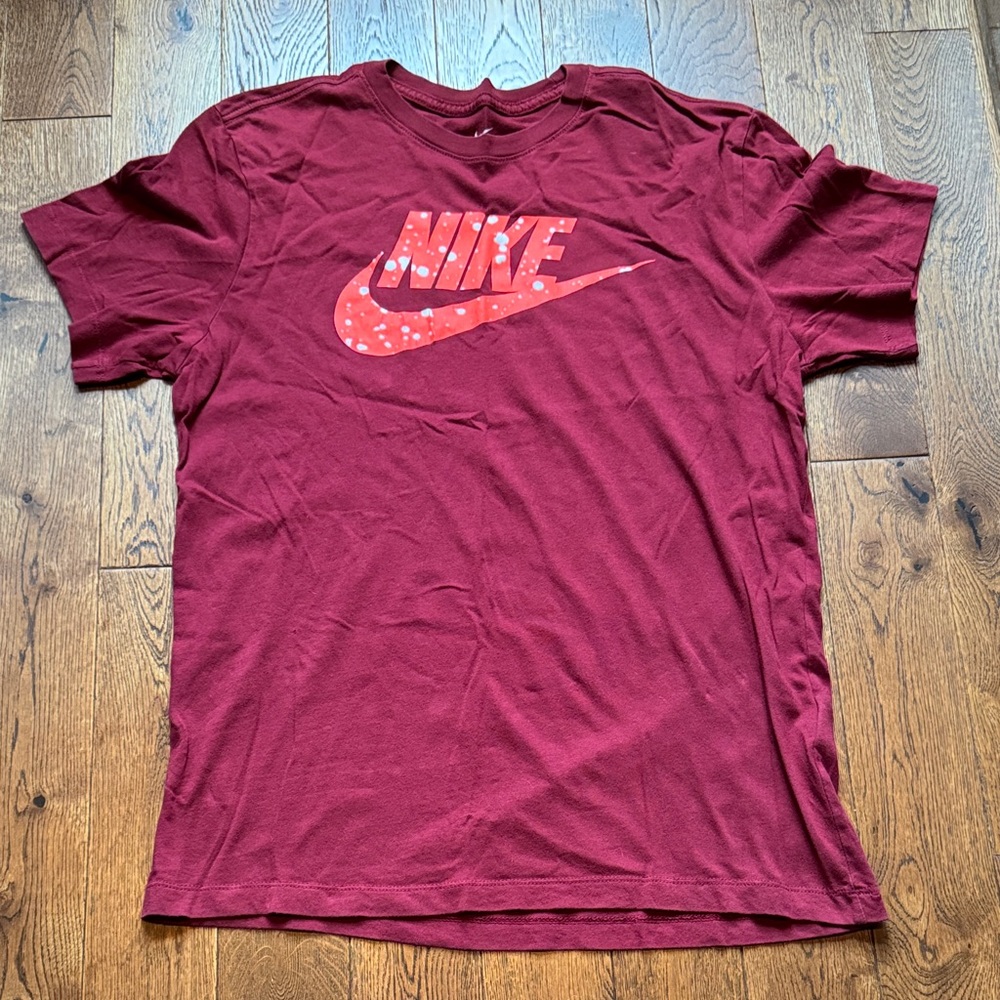 Nike Men's Burgundy Short Sleeve Tee